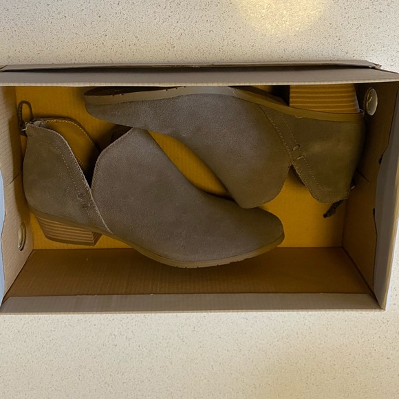 Kenneth Cole Reaction Womens Side Way Ankle Bootie - Picture 8 of 8